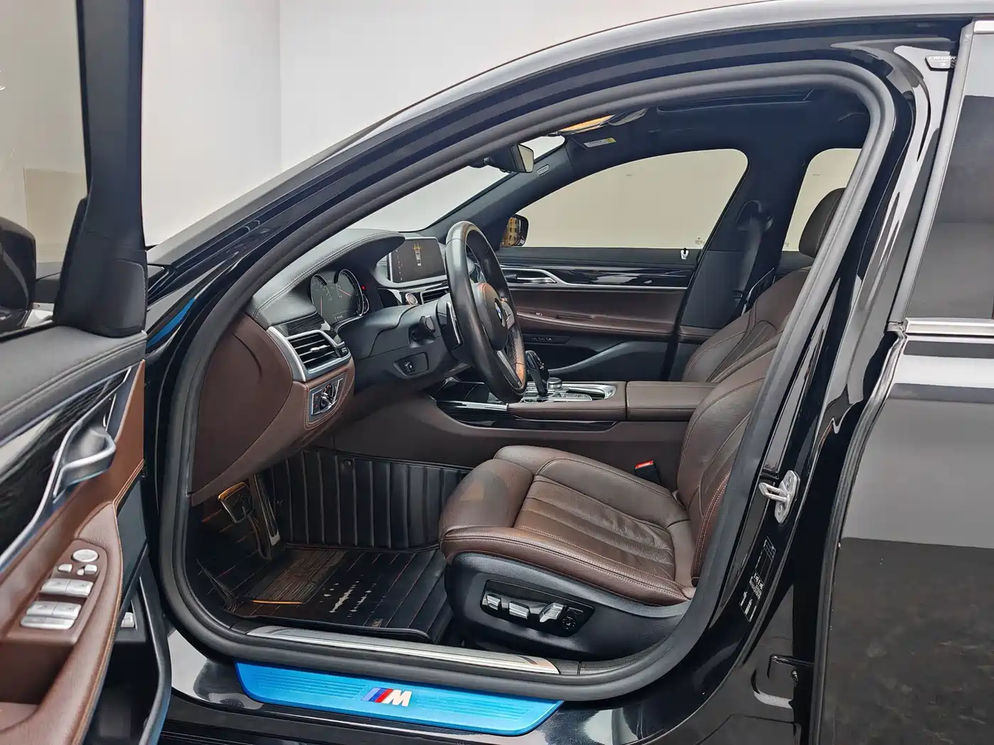 BMW 7 Series 2018 730Li Leading Type M Sport Package фото 14