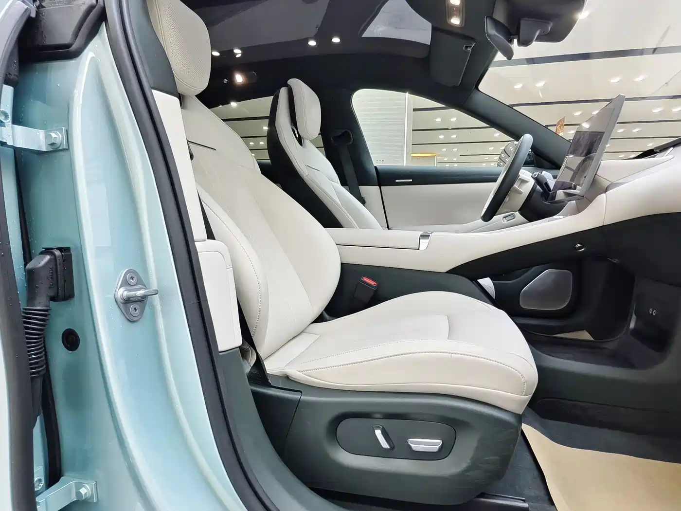 Xiaomi Auto Xiaomi YU7 2025 Extended Range RWD Edition фото 7