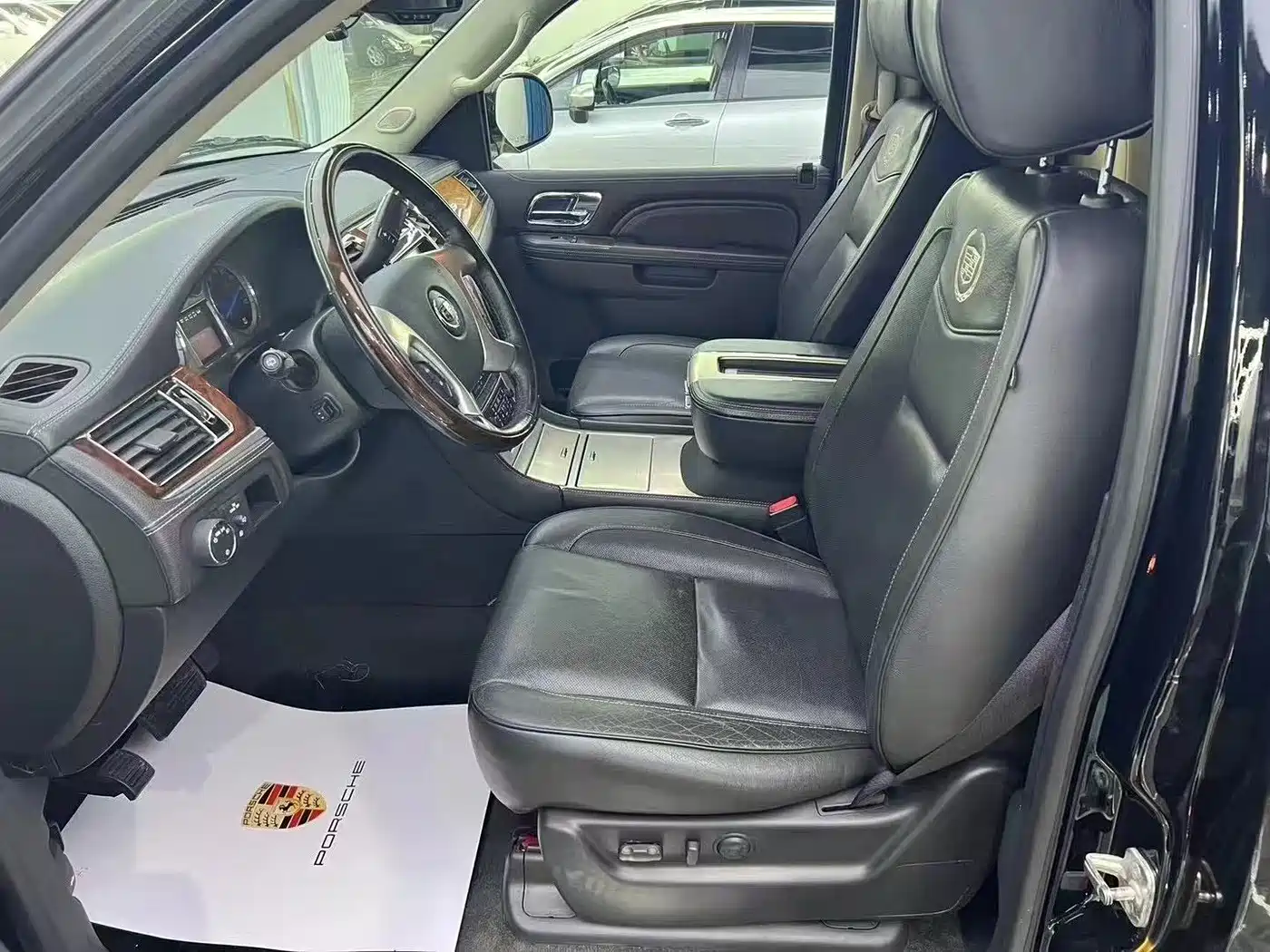 Cadillac Escalade 2013 6.2L ESV Platinum Extended фото 6
