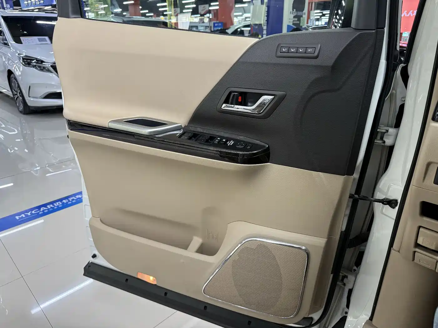 Toyota Alphard 2012 3.5L Luxury Edition фото 16
