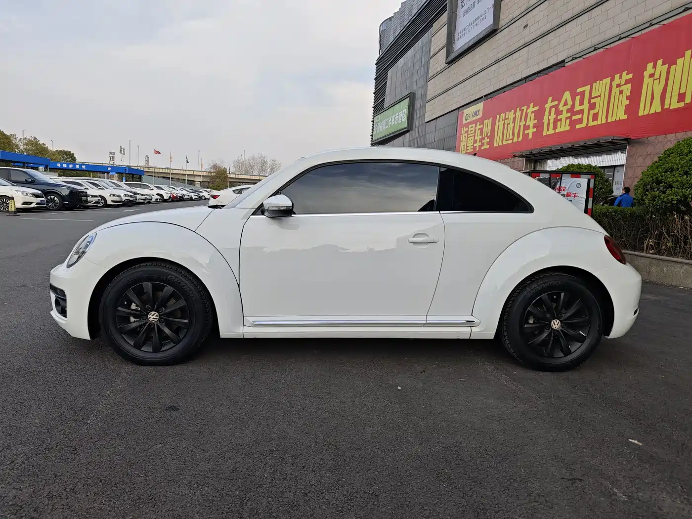 Volkswagen Beetle 2017 180TSI Enjoy фото 12