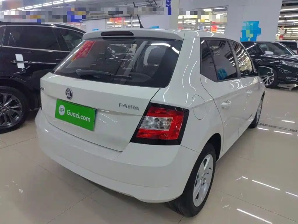 Škoda Fabia 2017 1.4L Auto Car Enjoy Edition фото 7