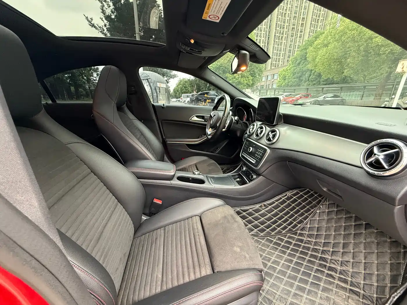 Mercedes-Benz CLA (Import) 2018 CLA 220 4MATIC фото 12
