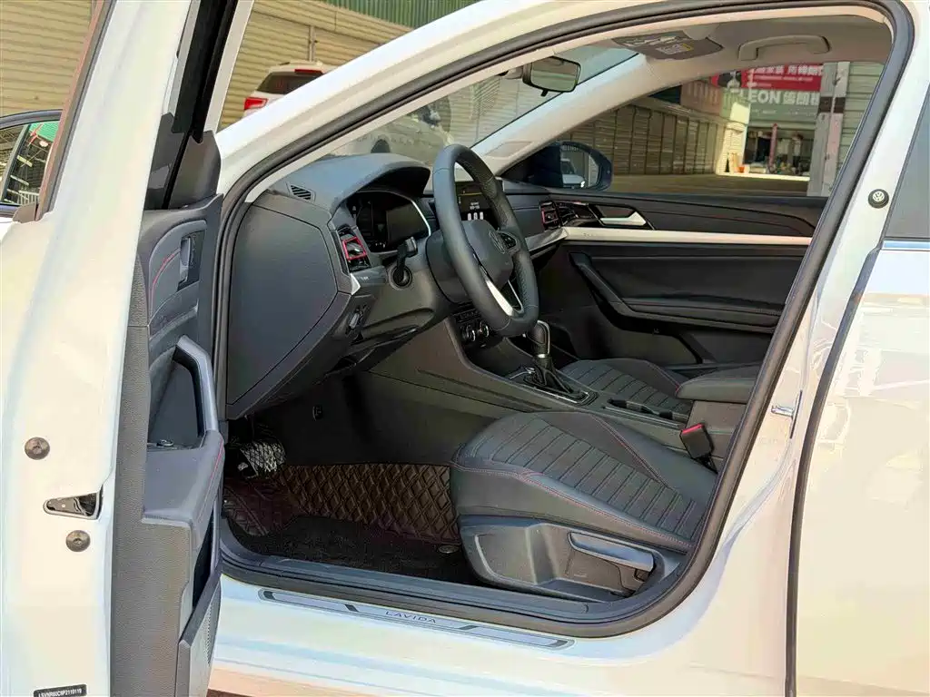 Volkswagen Lavida 2023 300TSI DSG Starlight Full Comfort Edition фото 7