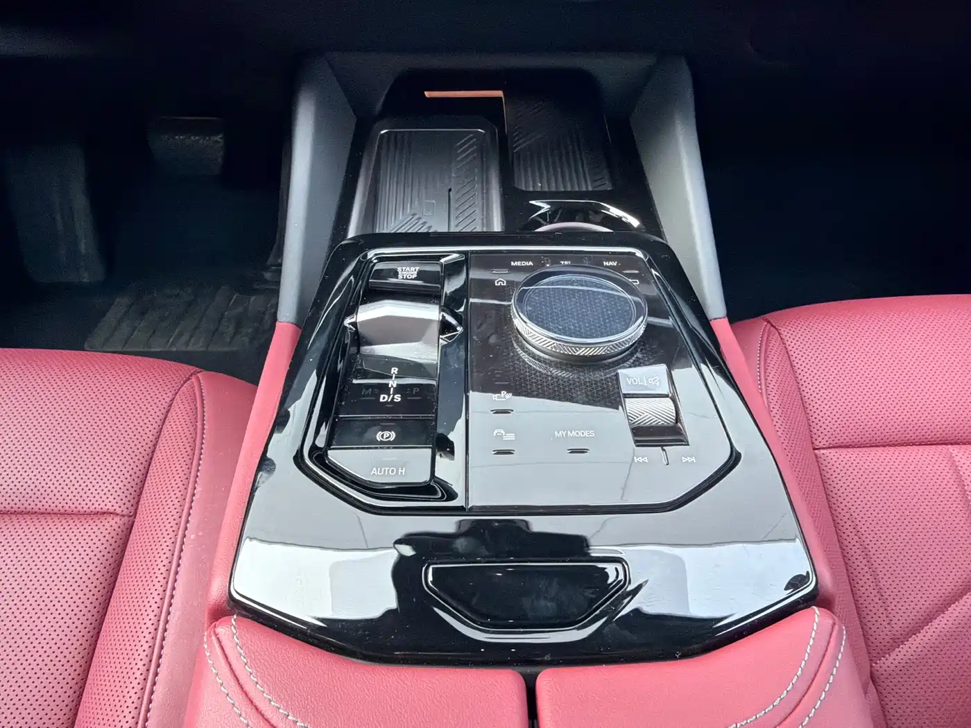 BMW 5 Series 2025 530Li Leading Luxury Package фото 13