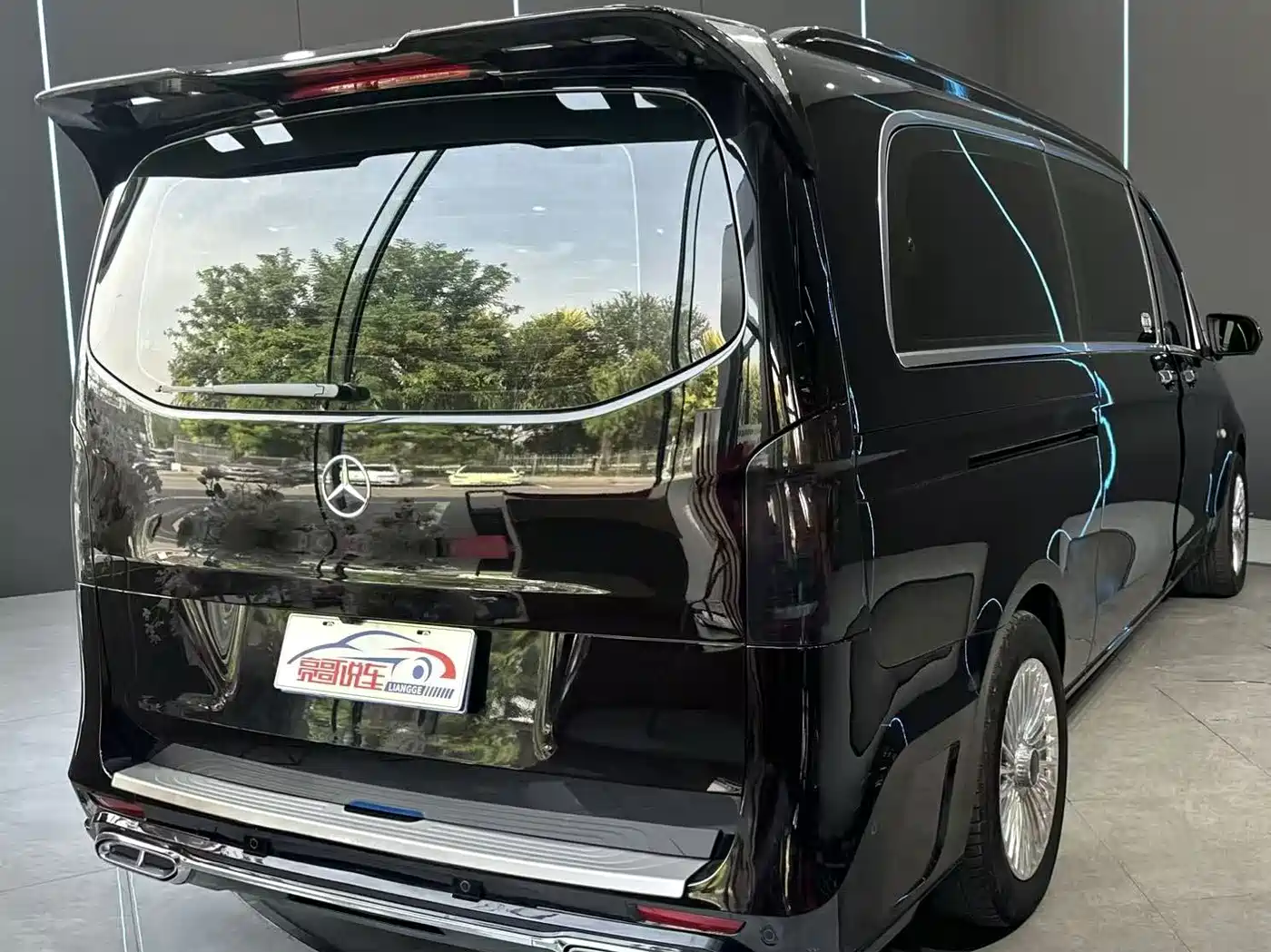 Mercedes-Benz Vito 2023 2.0T Business 7-Seater фото 6