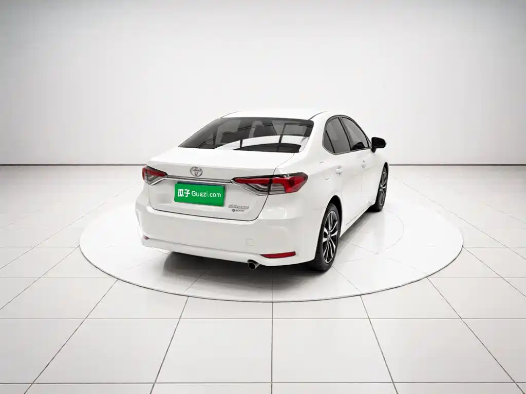 Фото 5 - Toyota Corolla
