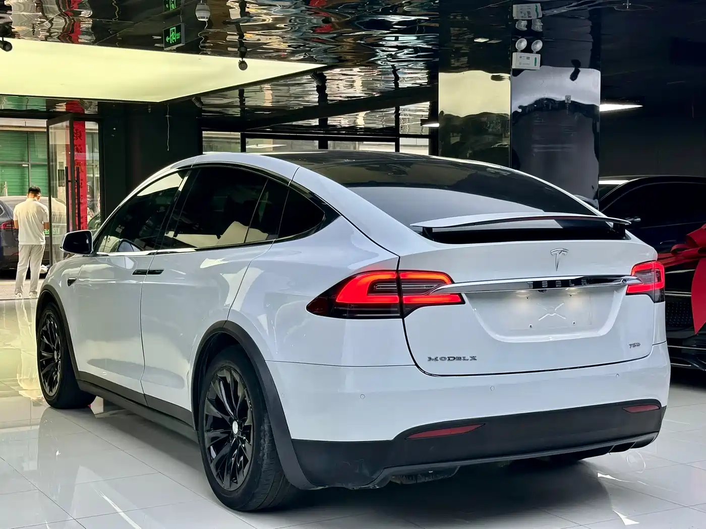 TESLA MODEL X