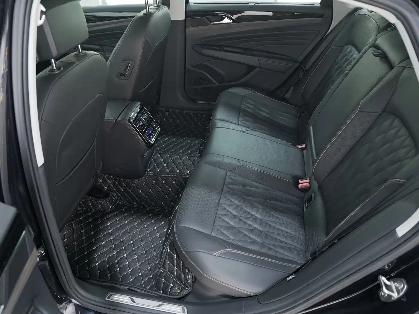 Volkswagen Passat 2019 380TSI Flagship Edition China VI фото 21