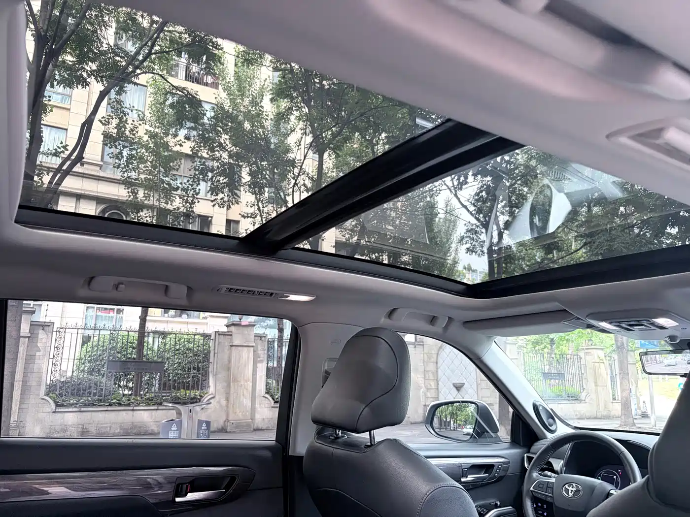 Toyota Highlander 2022 Dual Engine 2.5L 4WD Supreme Edition 7-Seater фото 23