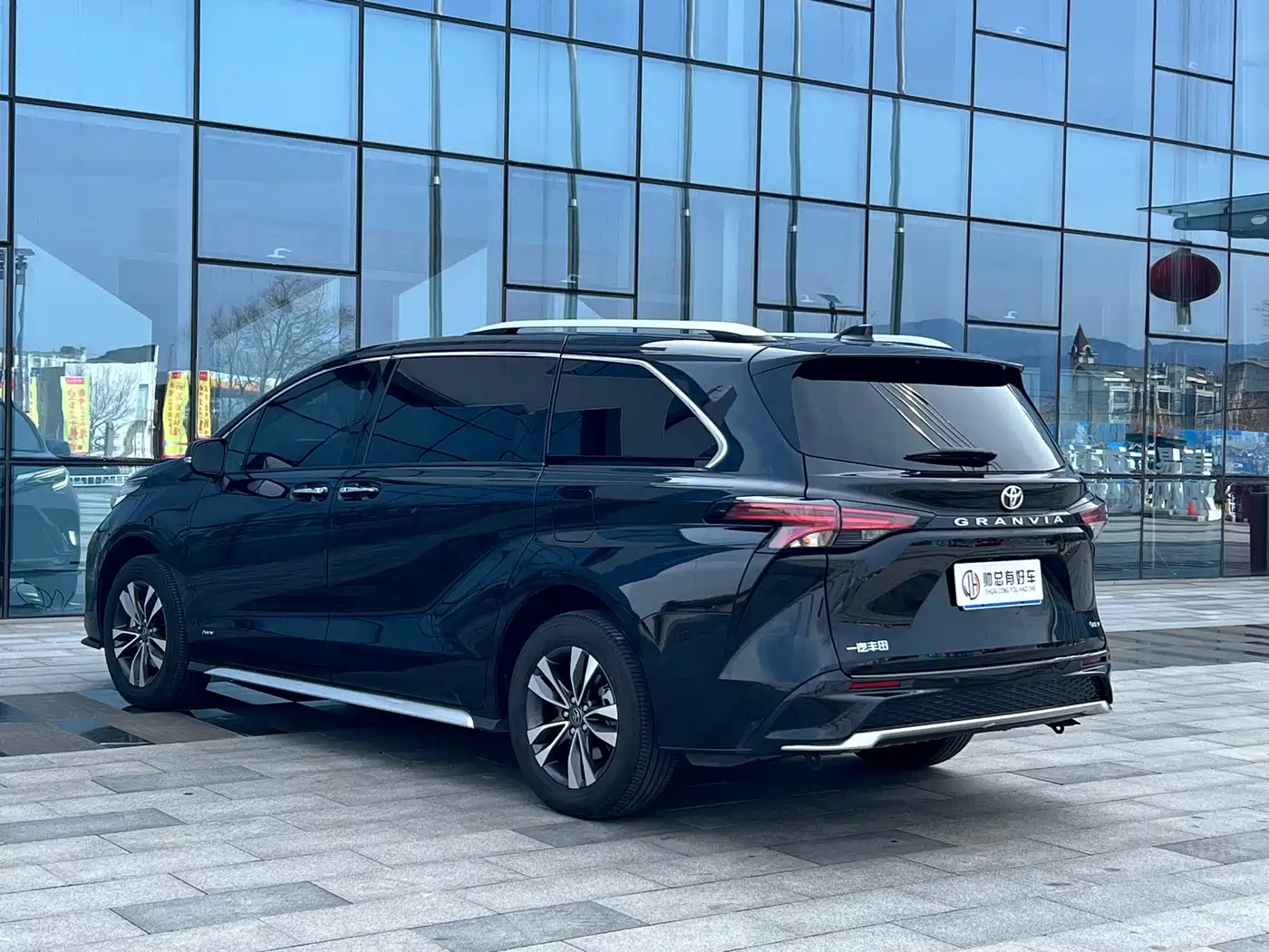 Toyota Granvia 2024 2.5L Hybrid Luxury фото 4