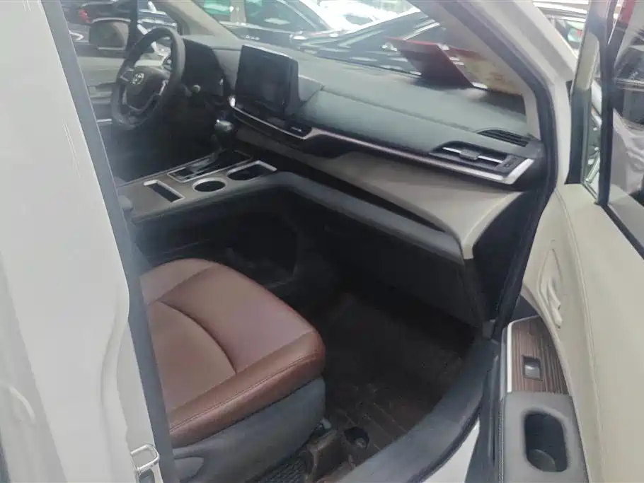 Toyota Sienna 2021 2.5L Hybrid Comfort Edition фото 8