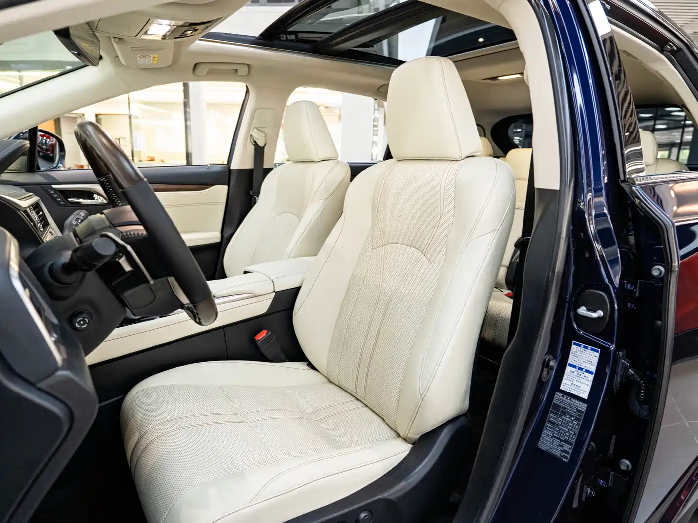 Фото 11 - Lexus RX