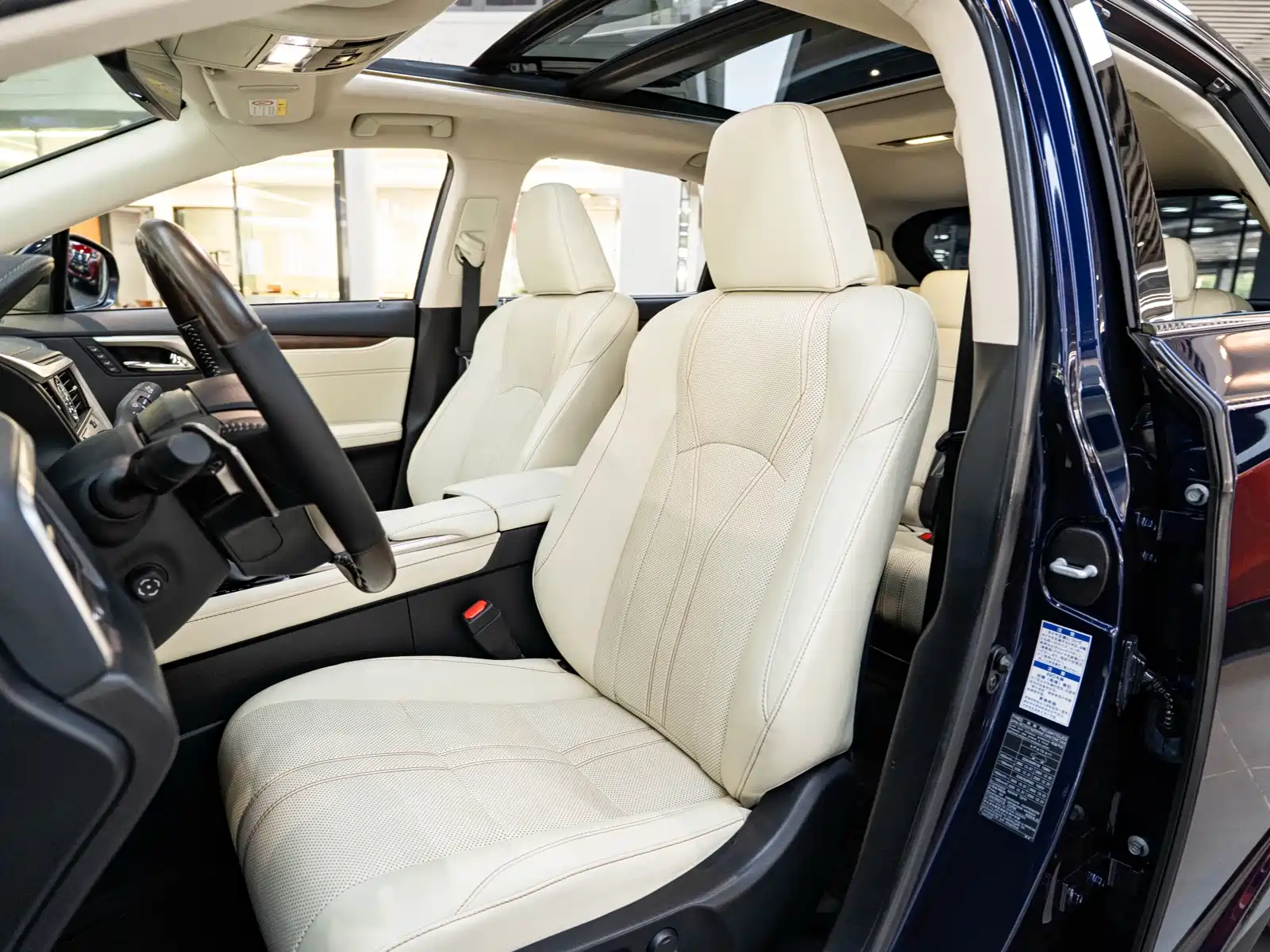 Фото 11 - Lexus RX