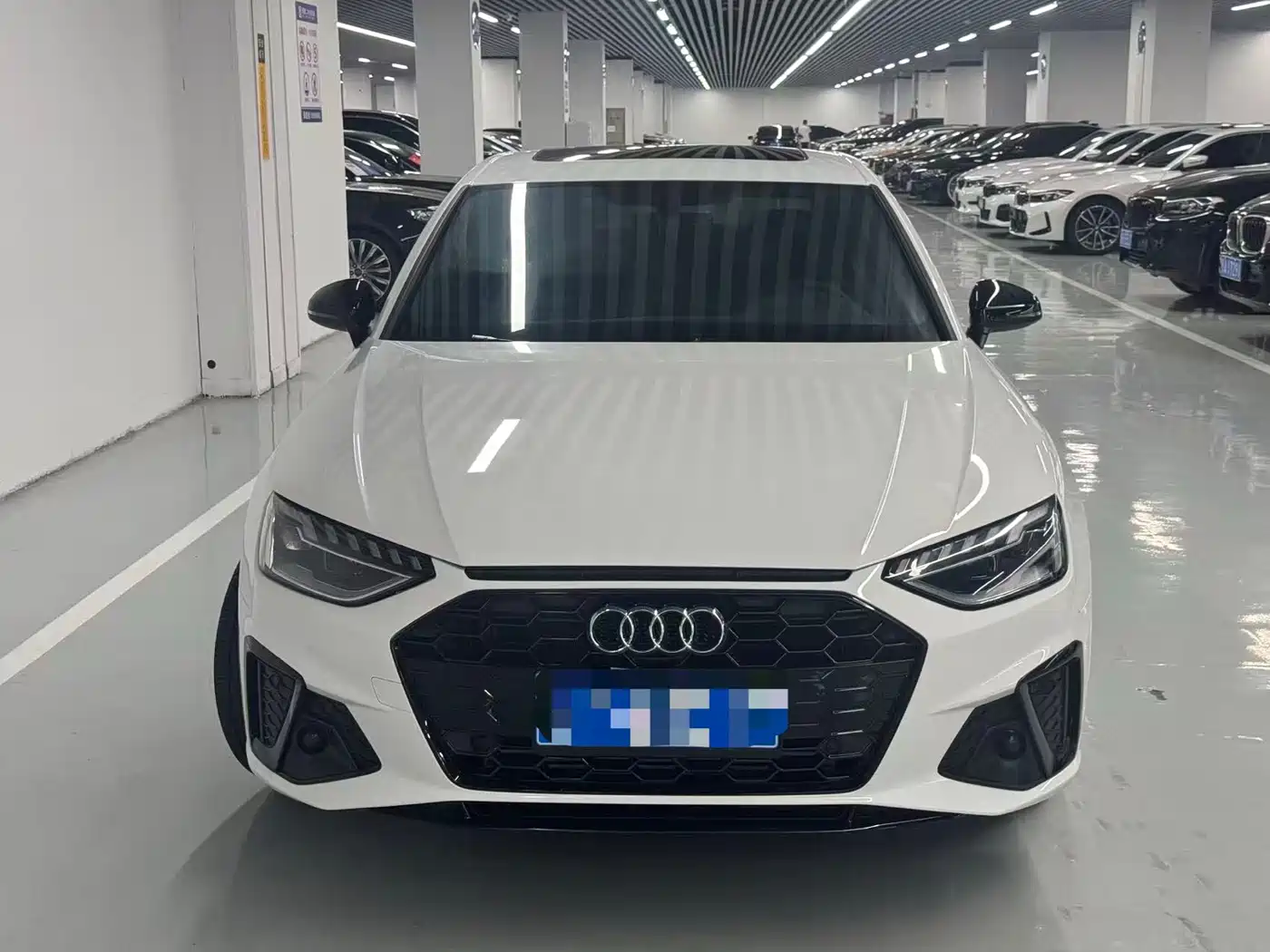 Audi A4L 2025 2 Million Celebration Edition 40 TFSI Luxury Dynamic фото 2