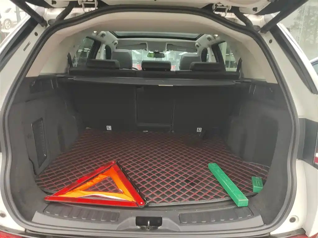 Land Rover Discovery Sport 2019 240PS SE Dynamic Edition China VI фото 15