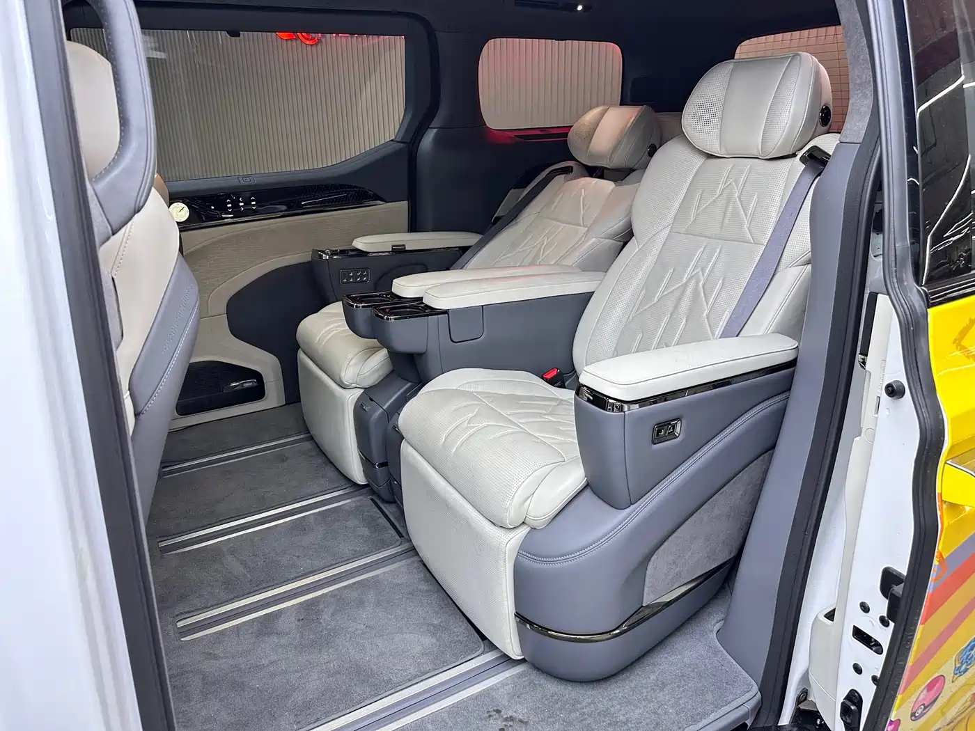 Zeekr 009 2024 6-seat Executive AWD 108kWh фото 5