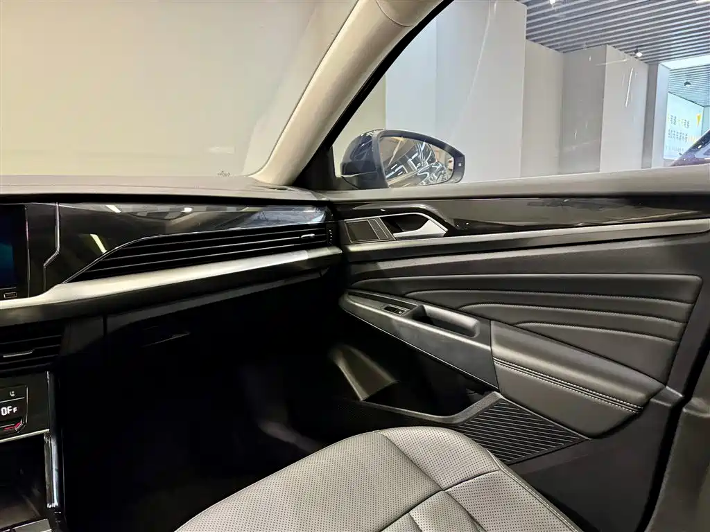 Volkswagen Passat 2025 Outstanding 380TSI Dragon Soaring Edition фото 26