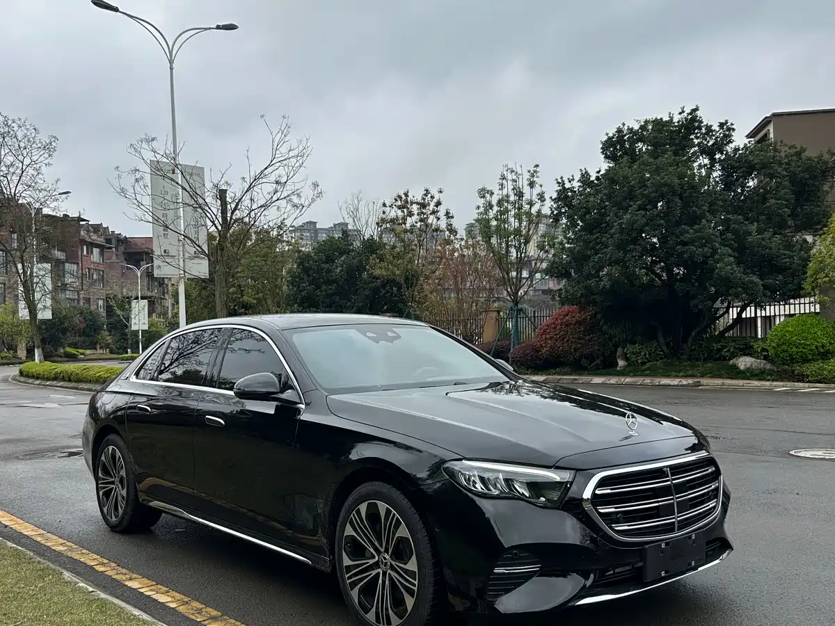 Mercedes-Benz E-Class 2026 E 300 L Luxury фото 3