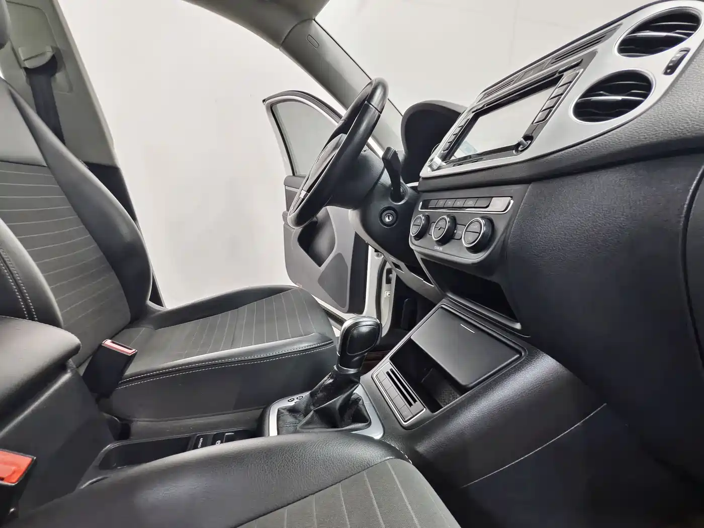 Volkswagen Tiguan 2016 Model 300TSI Automatic 4WD Trend Vision Edition фото 15