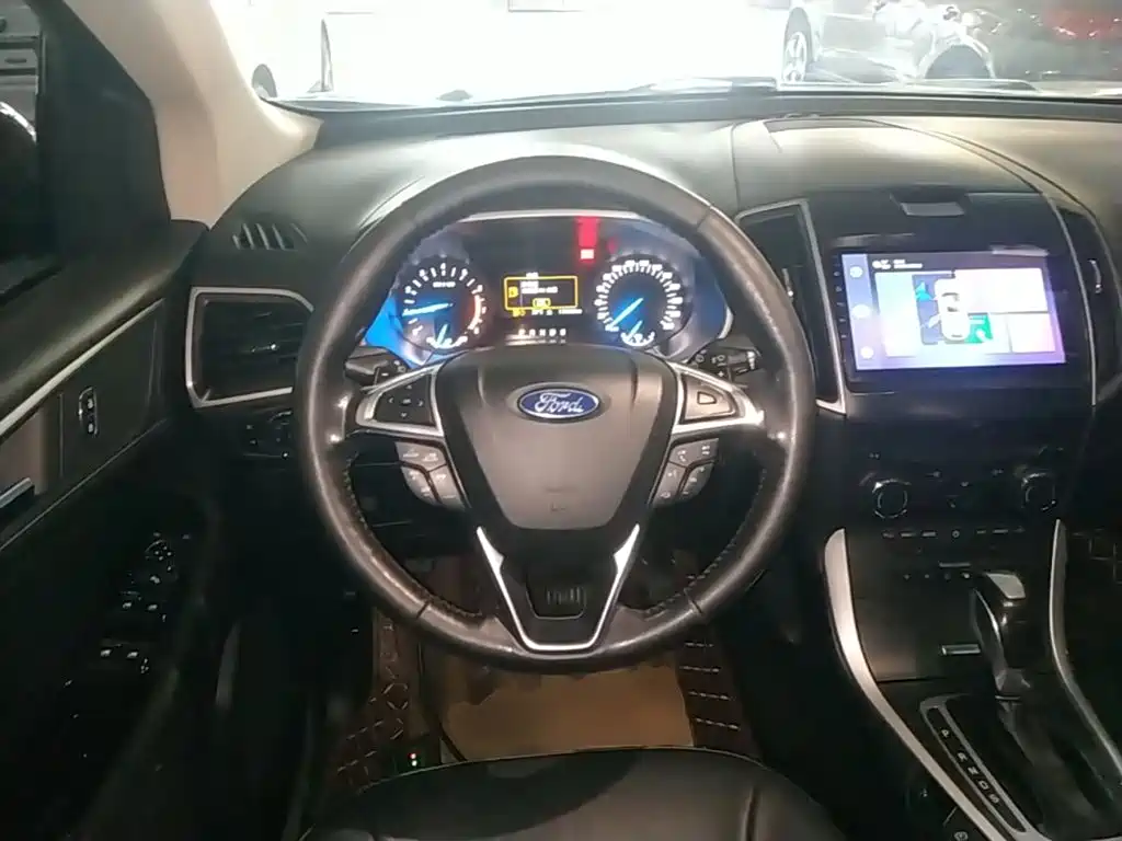 Фото 11 - Ford Edge