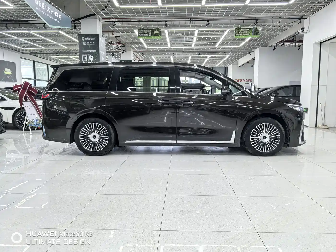 Voyah Auto Voyah Dreamer 2025 PHEV 4WD Kunpeng Premium Edition фото 4