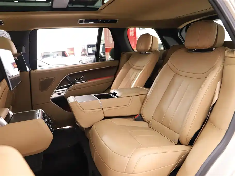 Land Rover Range Rover 2025 3.0 L6 400PS Genesis Extended Wheelbase фото 7