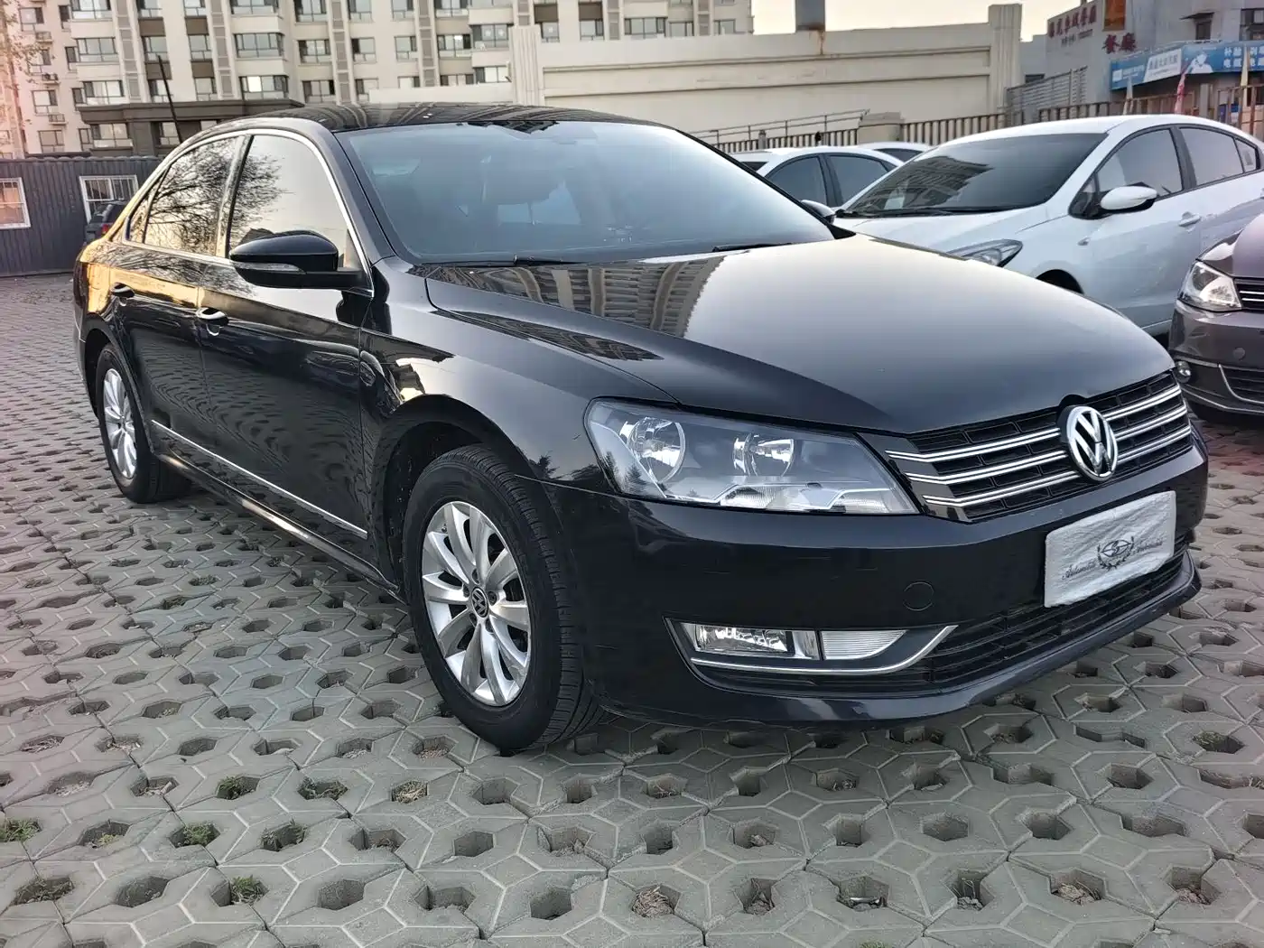 Volkswagen Passat 2015 1.8TSI DSG Honor Edition фото 3