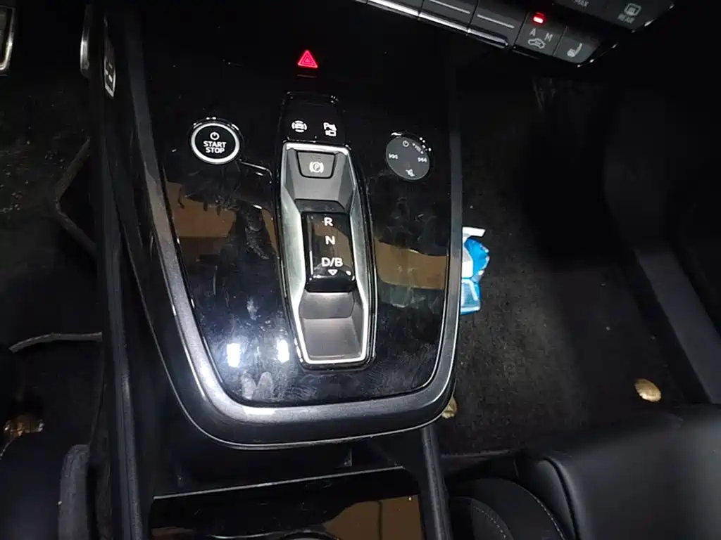 Audi Q4 e-tron 2023 40 e-tron Innovation Edition фото 14