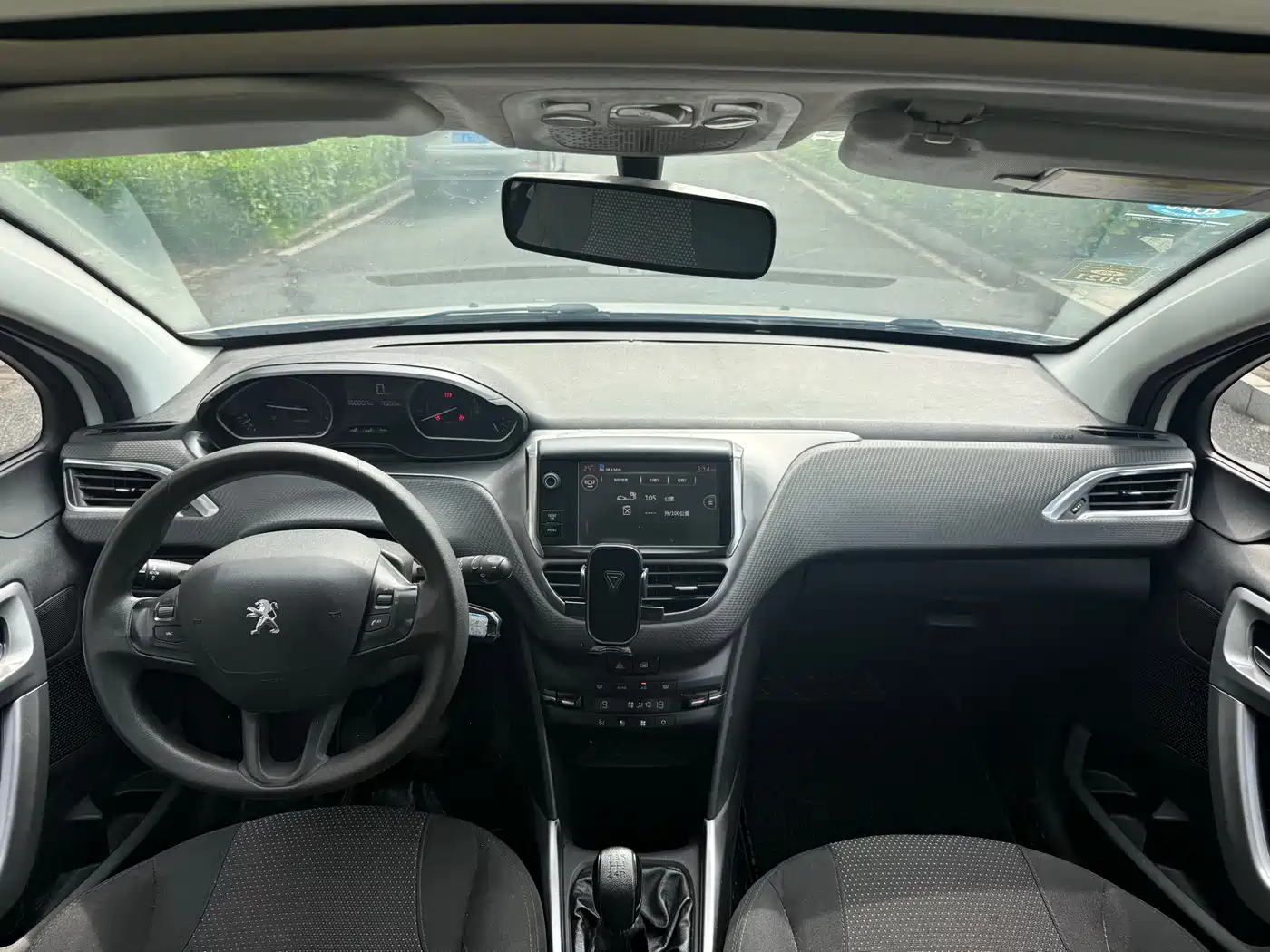 Peugeot 2008 2014 1.6L Manual Fashion Edition фото 9