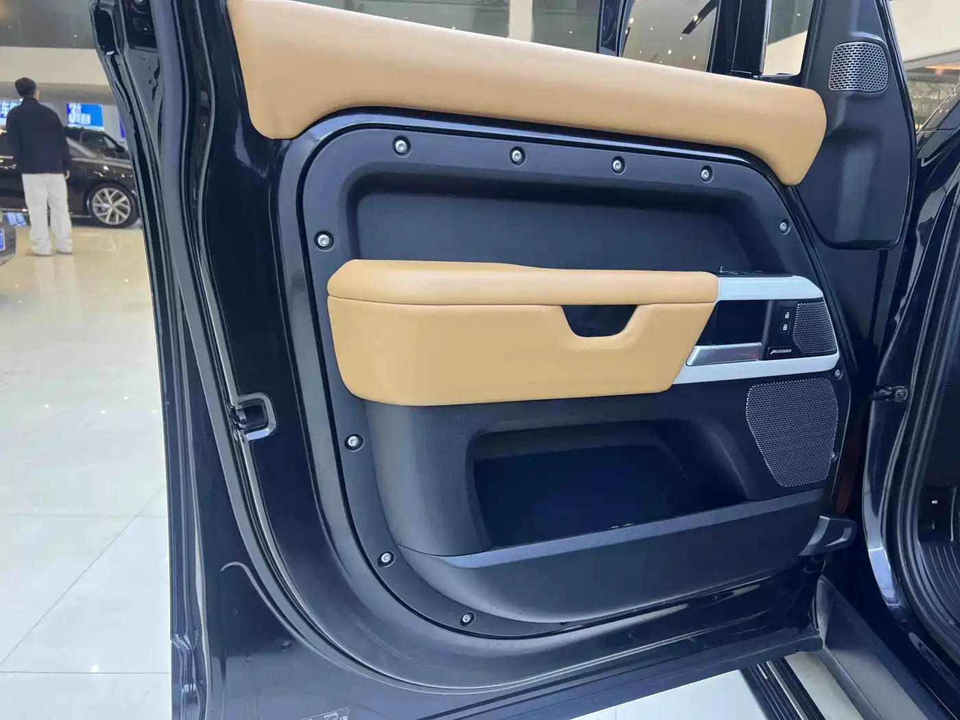 Land Rover Defender 2024 110 3.0T P400 X-DYNAMIC HSE фото 5