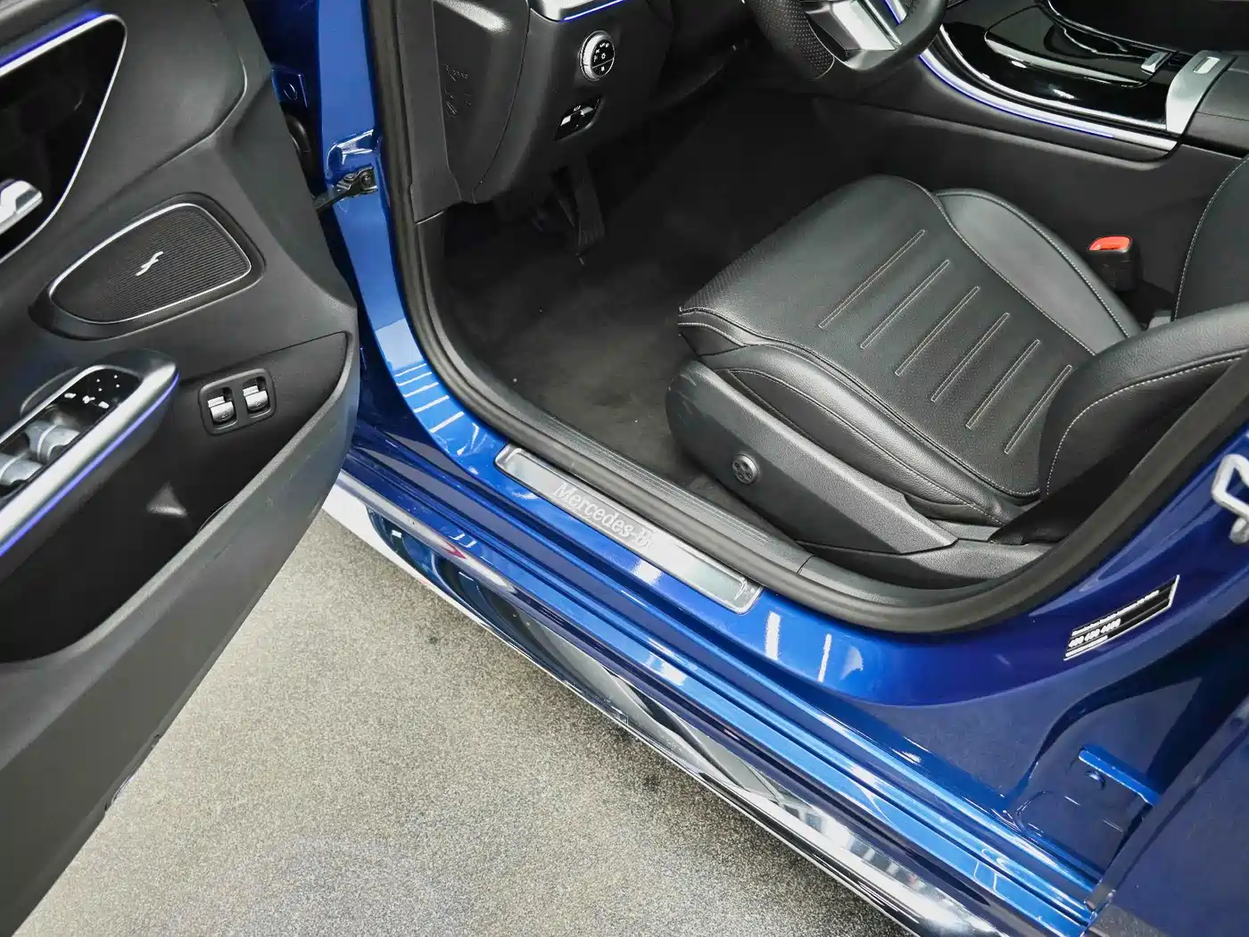 Mercedes-Benz C-Class New Energy 2023 C 350 eL фото 12