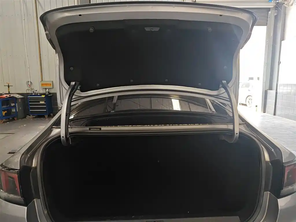 Peugeot 308 2016 1.6L Manual Fashion фото 18