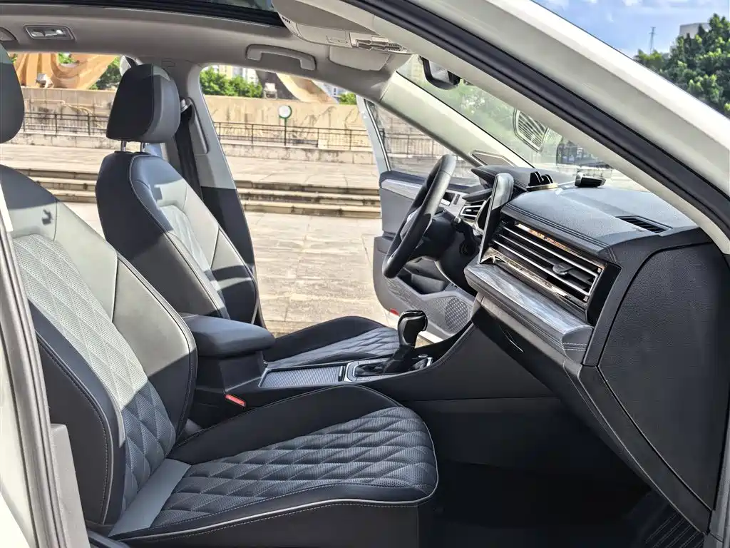 Volkswagen Sagitar 2023 300TSI DSG Surpassing Edition фото 8