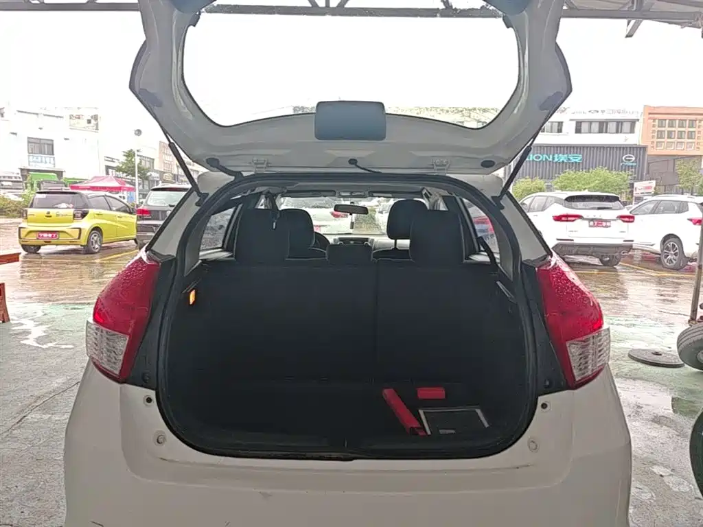 Toyota YARiS L Zhi Xuan 2014 1.3E Automatic Charming Edition фото 19