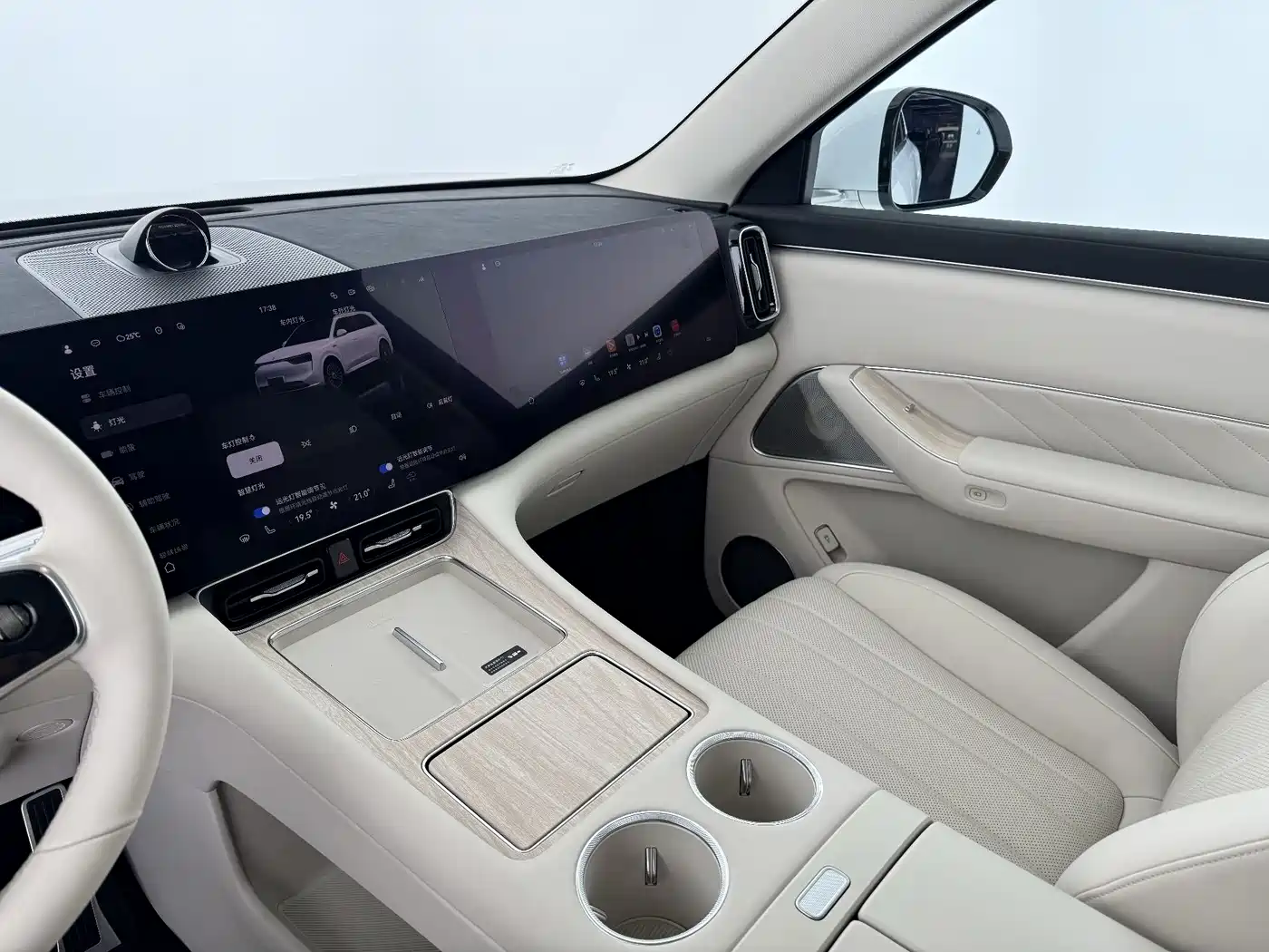 AITO Wenjie AITO M8 2025 Range Extender Max+ Edition 53.4kWh 5-seater фото 13