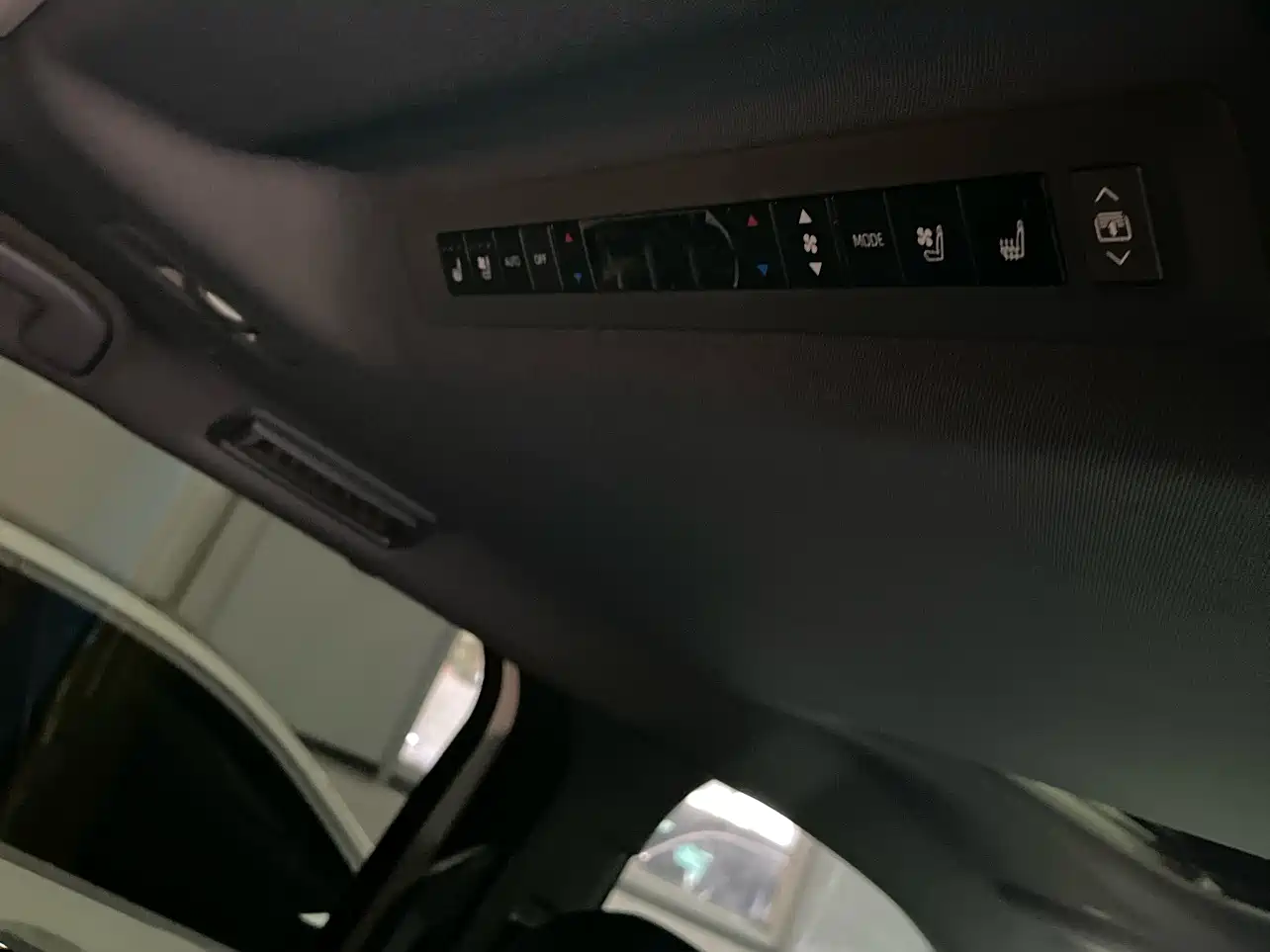 Toyota Sienna 2023 2.5L Hybrid Ultimate Edition фото 10