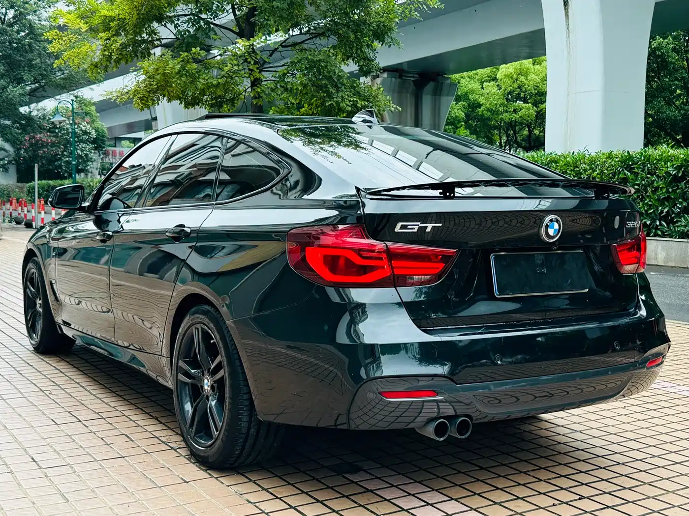 BMW 3 Series GT 2019 320i M Sport Black Night Edition фото 9