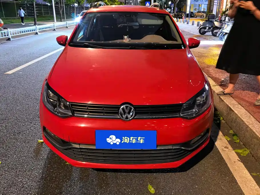 Volkswagen Polo 2014 1.6L Automatic Comfort Edition фото 2