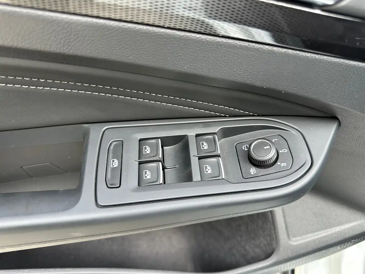 Volkswagen Golf 2023 Facelift 280TSI DSG R-Line Lite фото 4