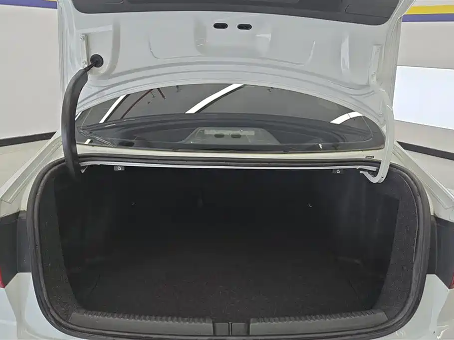 Volkswagen Sagitar 2015 230TSI Automatic Comfort фото 4