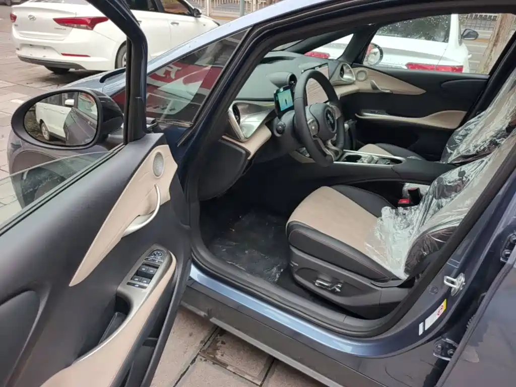 Фото 16 - BYD Dolphin