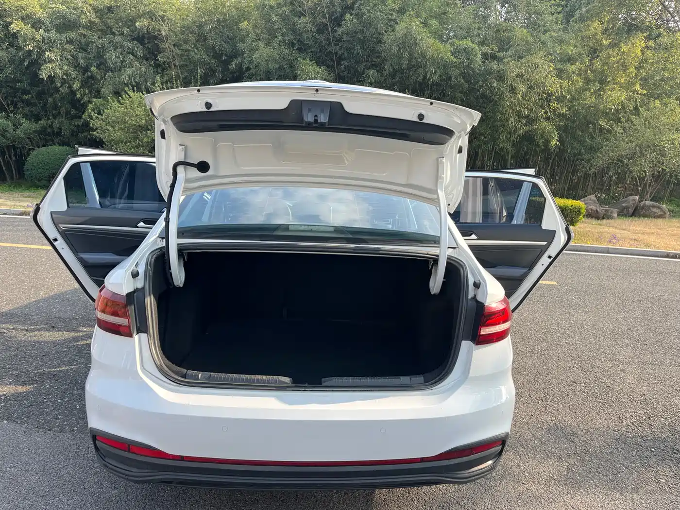 Volkswagen Lavida 2023 Facelift 1.5L Auto Comfort Edition фото 17