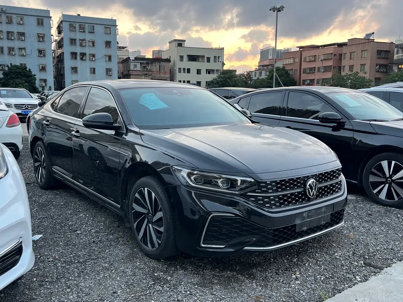Volkswagen Passat 2022 330TSI Premium Edition фото 2