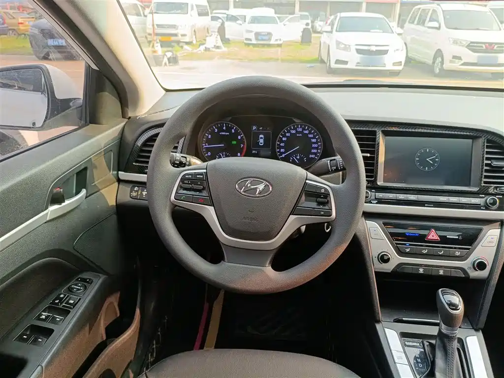 Hyundai Elantra 2016 Model 1.6L Automatic Smart Elite фото 11