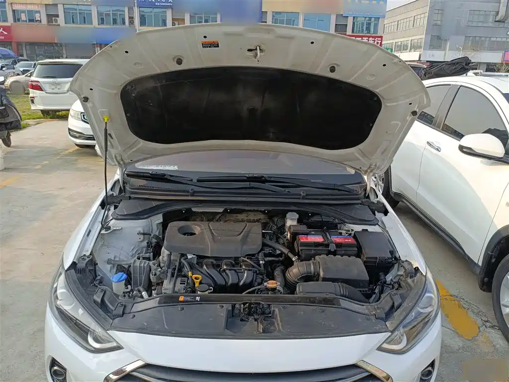 Hyundai Elantra 2016 Model 1.6L Automatic Smart Elite фото 20