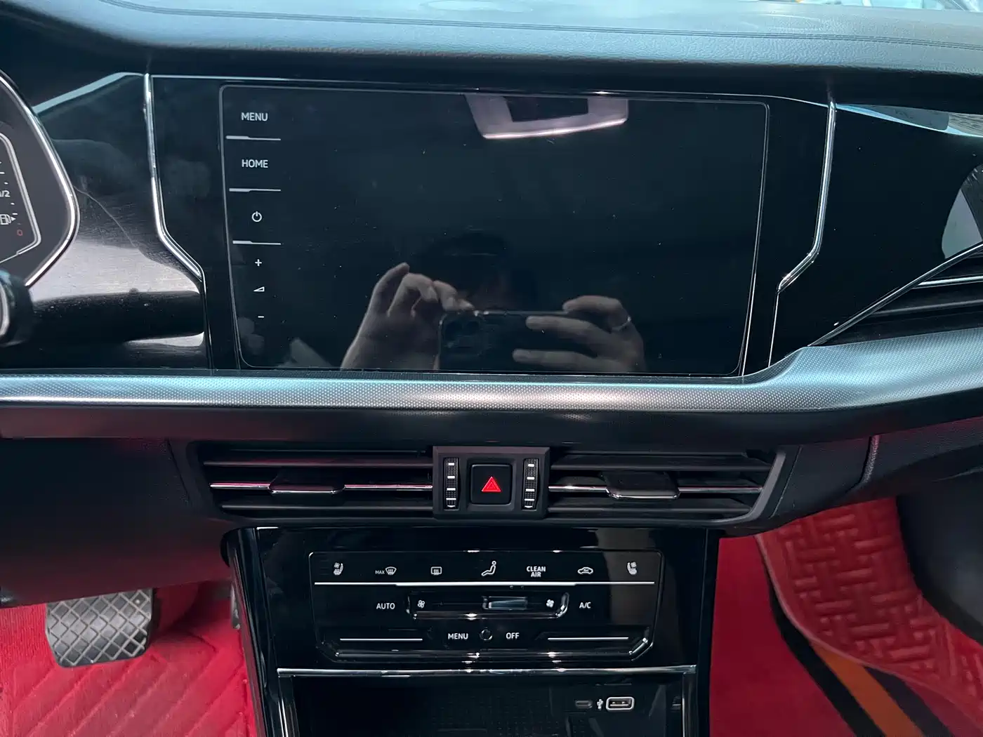 Volkswagen Passat 2022 330TSI Premium Edition фото 12