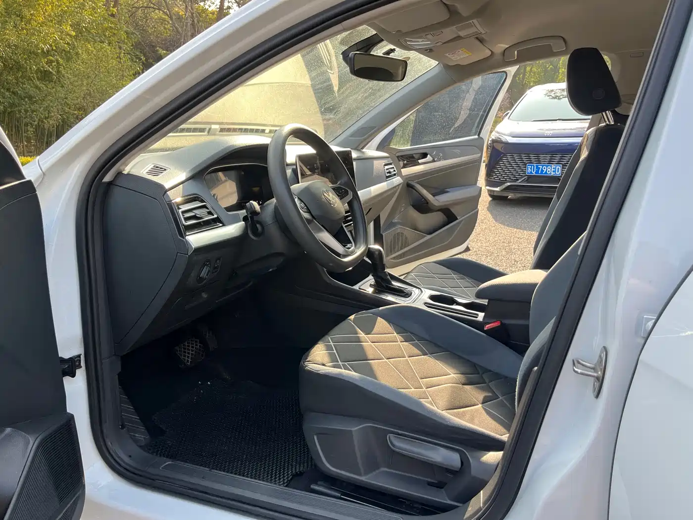 Volkswagen Lavida 2023 Facelift 1.5L Auto Comfort Edition фото 13
