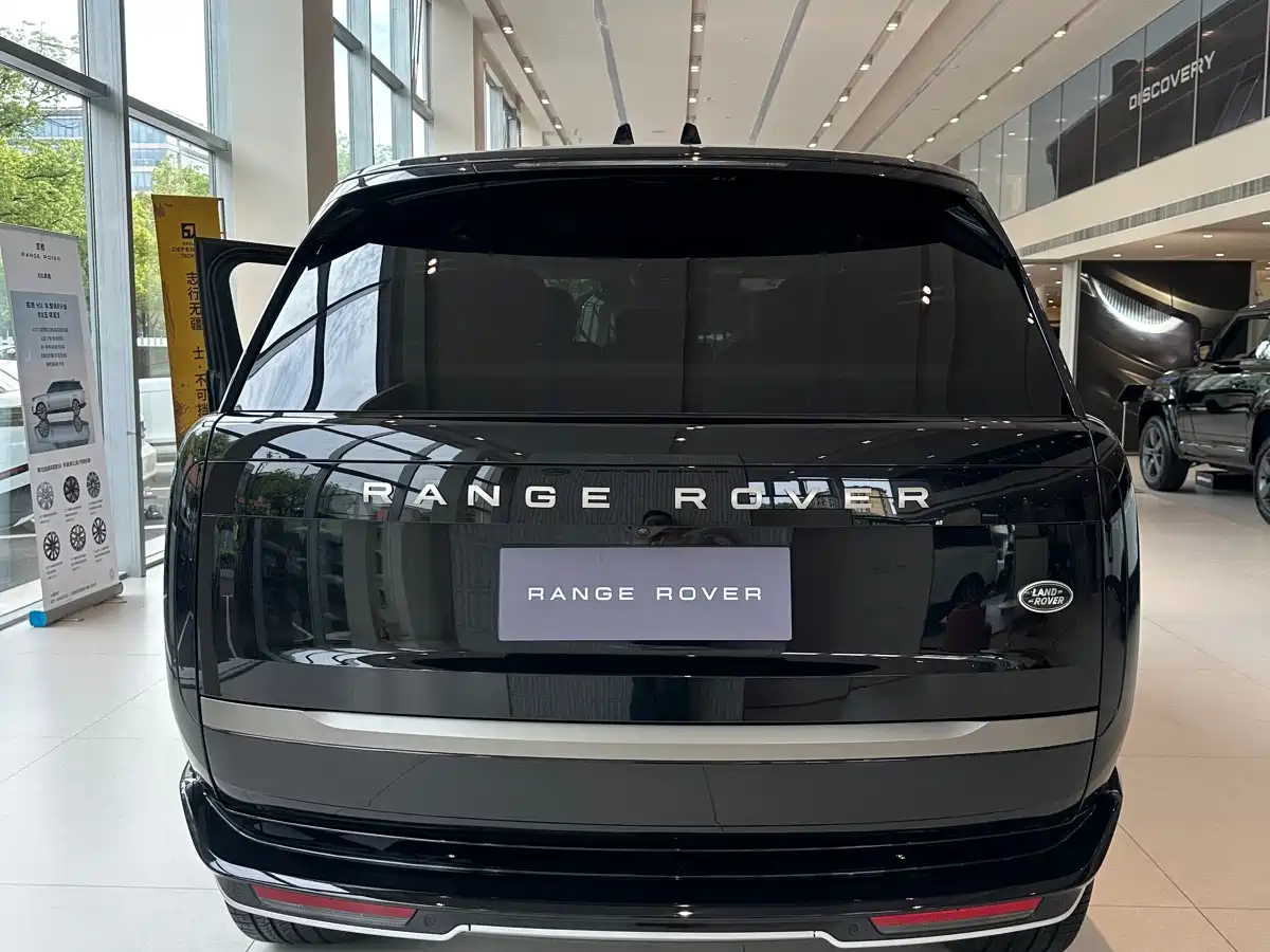 Land Rover Range Rover 2026 Model 3.0 L6 400PS SE Long Wheelbase Version фото 7