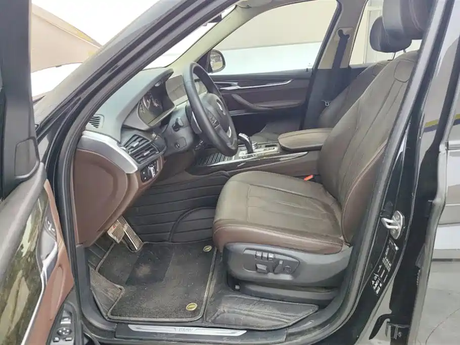 BMW X5 (Import) 2017 xDrive35i Leading Edition фото 9